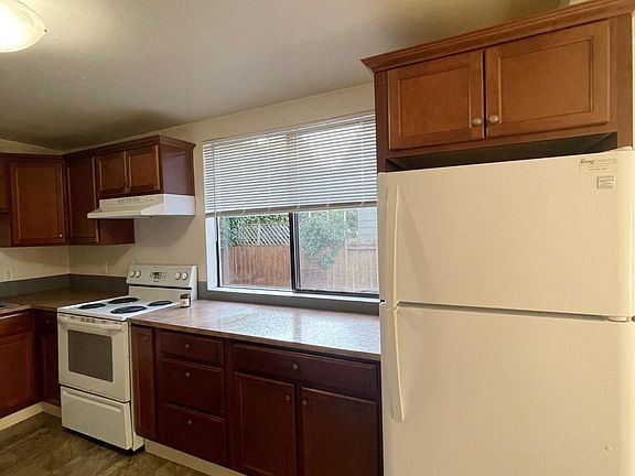 4th image of 4002 Yakima Ave #A