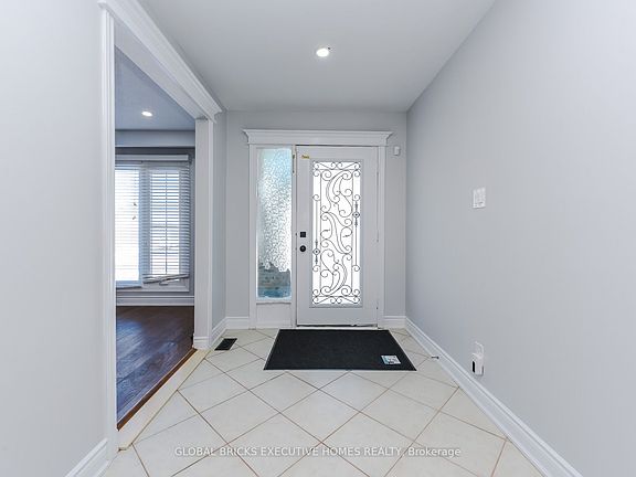 4th image of 77 Blackthorn Ln