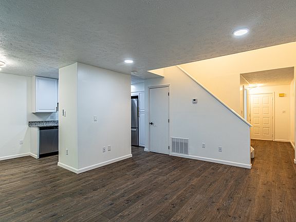 5th image of 111 Commons Dr #111