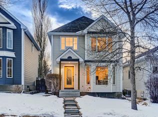 126 E Hidden Cres NW, Calgary, AB T3A5L3