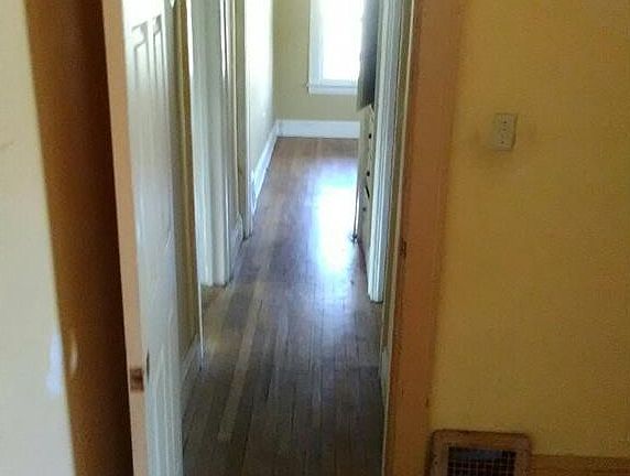 5th image of 10808 Way Ave