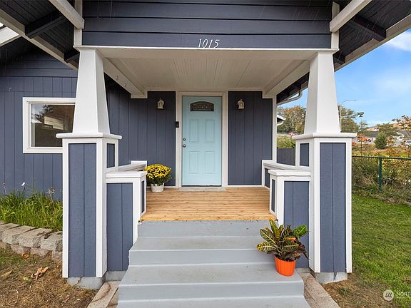 3rd image of 1015 Warren Avenue