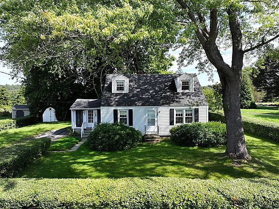 2nd image of 255 Pleasant St