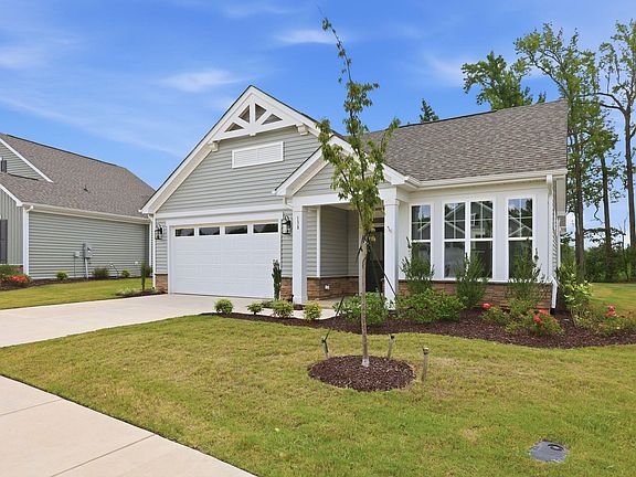 3rd image of 138 Oban Dr