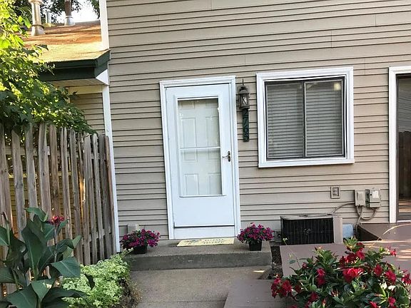 2nd image of 2765 Upland Ln N