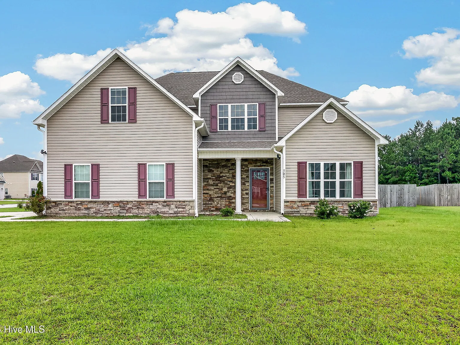 4 bed, 2.5 bath, $2,300 — Photo 2
