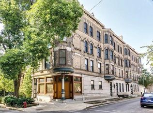 909 W Wisconsin St, Chicago, IL 60614