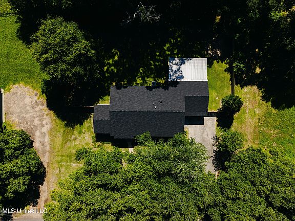 5th image of 304 Spring St