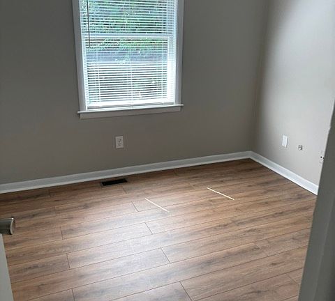 5th image of 1785 N Maple Rd