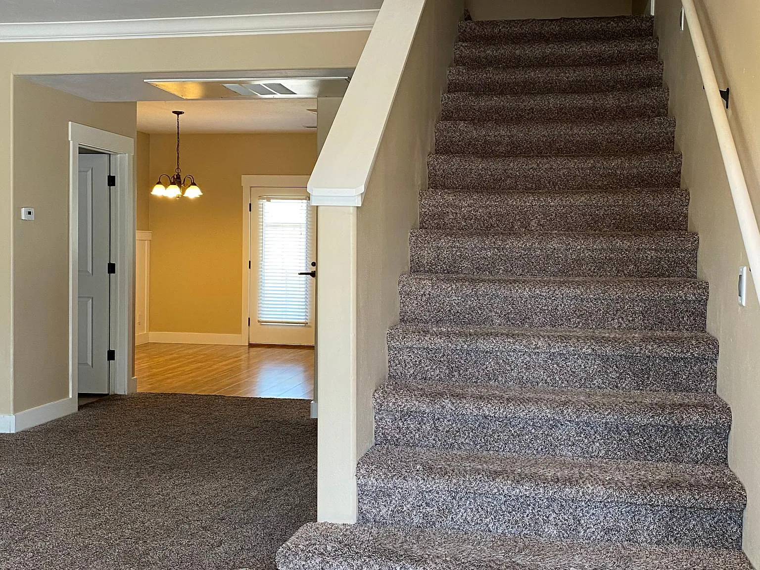 4 bed, 3.5 bath, 2000 sqft, $1,990 — Photo 4