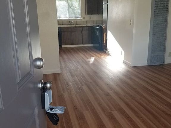 3rd image of 18754 Eisenhower St