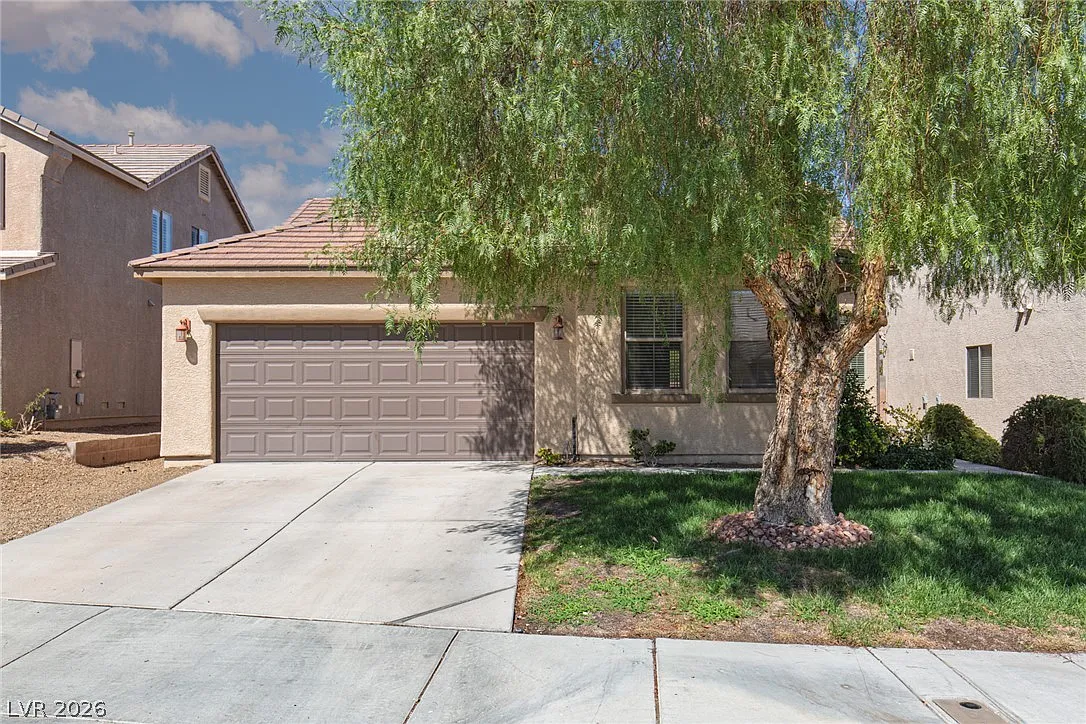 3 bed, 2.0 bath, 1776 sqft, $2,350 — Photo 2