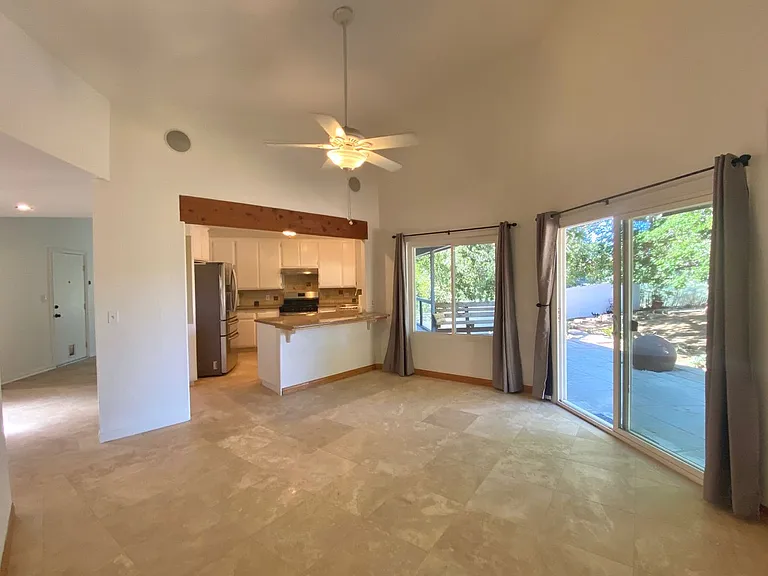11051 Puesta Del Sol — Photo 3