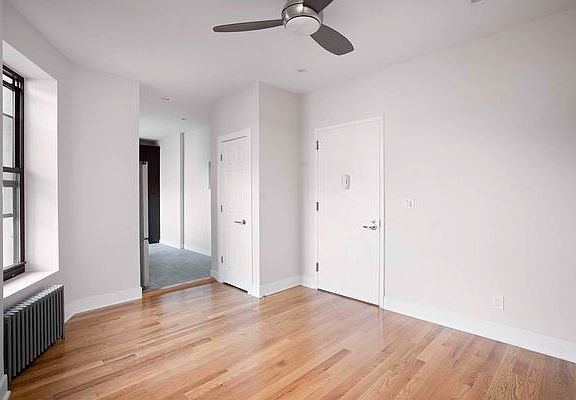 5th image of 40-16 Crescent St #33