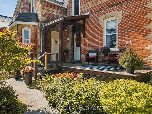3rd image of 51 Osprey St S