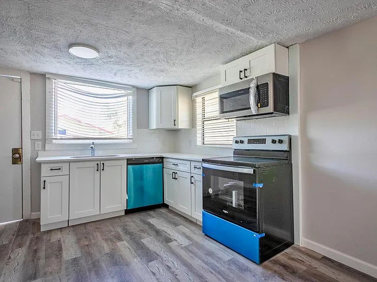 541 New Berlin Rd — Photo 12