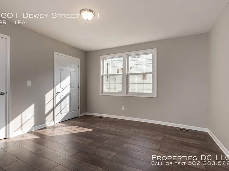 1601 Dewey St #1 — Photo 9