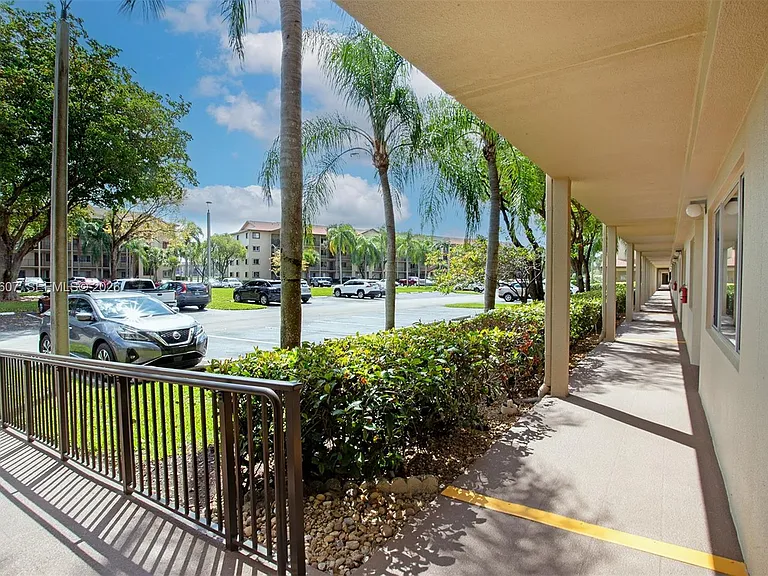 900 SW 142nd Ave #115L — Photo 36