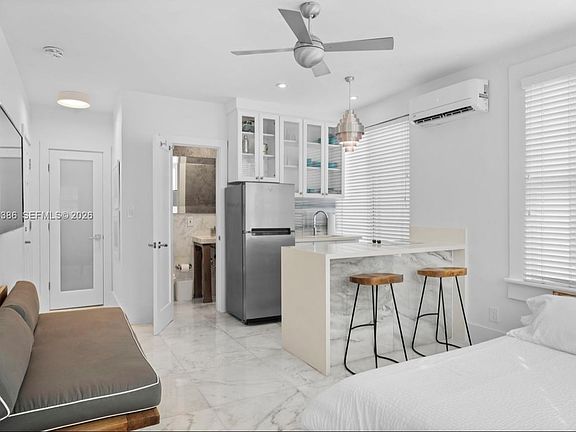 4th image of 739 2nd St APT 6