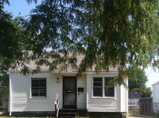 19301 Woodside St, Harper Woods, MI 48225