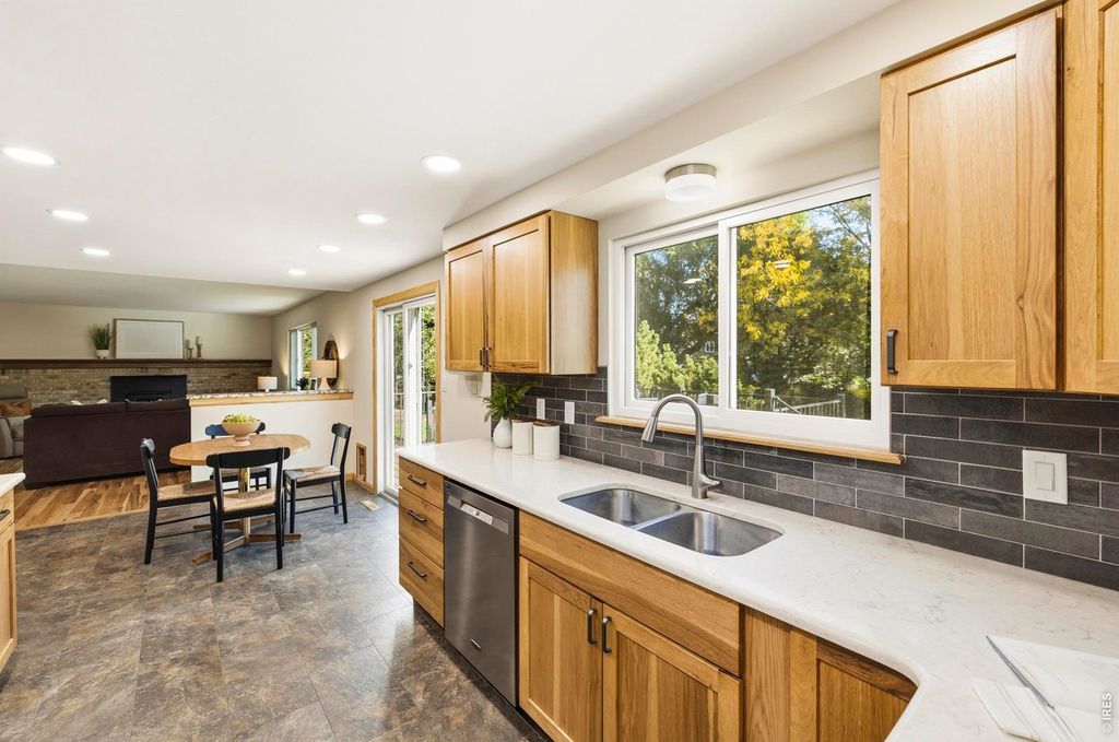 3200 Yellow Pine Ct