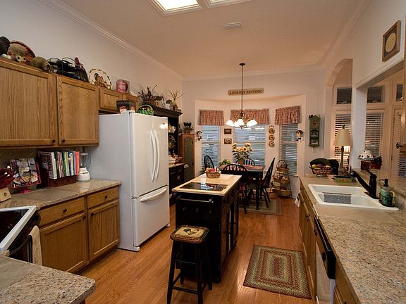 4th image of 2942 Tidewater St