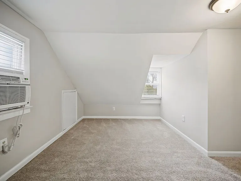 539 Austin St — Photo 17