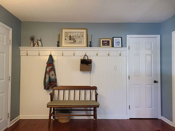 5th image of 304 Red Bud Dr