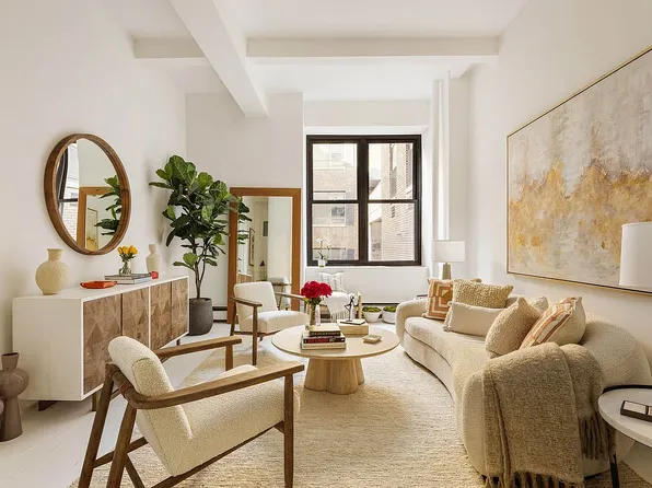 250 Mercer St APT B502, New York, NY 10012