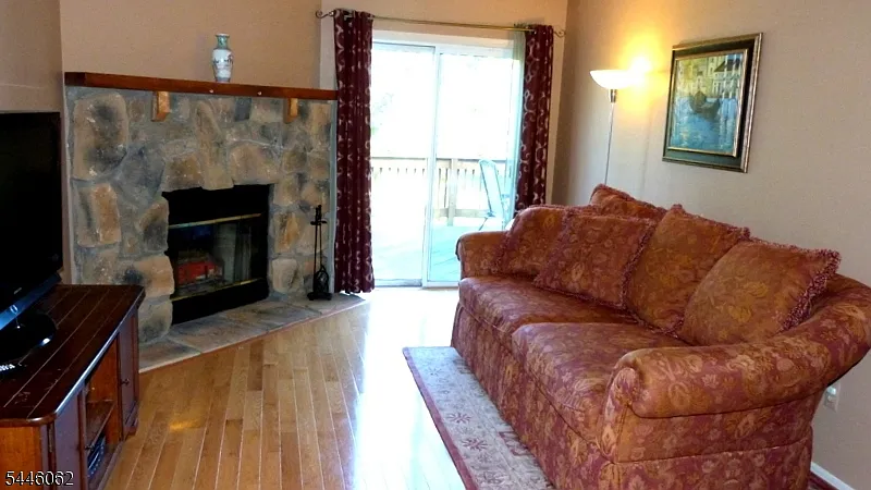 3 bed, 2.5 bath, $3,300 — Photo 4