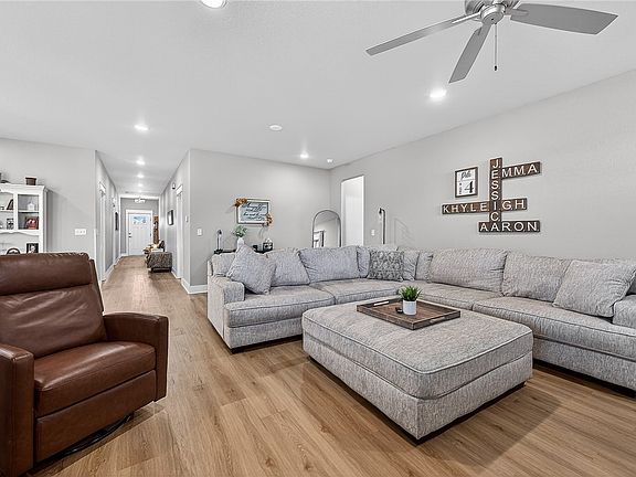 3rd image of 2220 Langford St