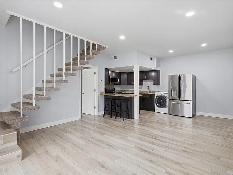 811 Threadneedle St #287 — Photo 3