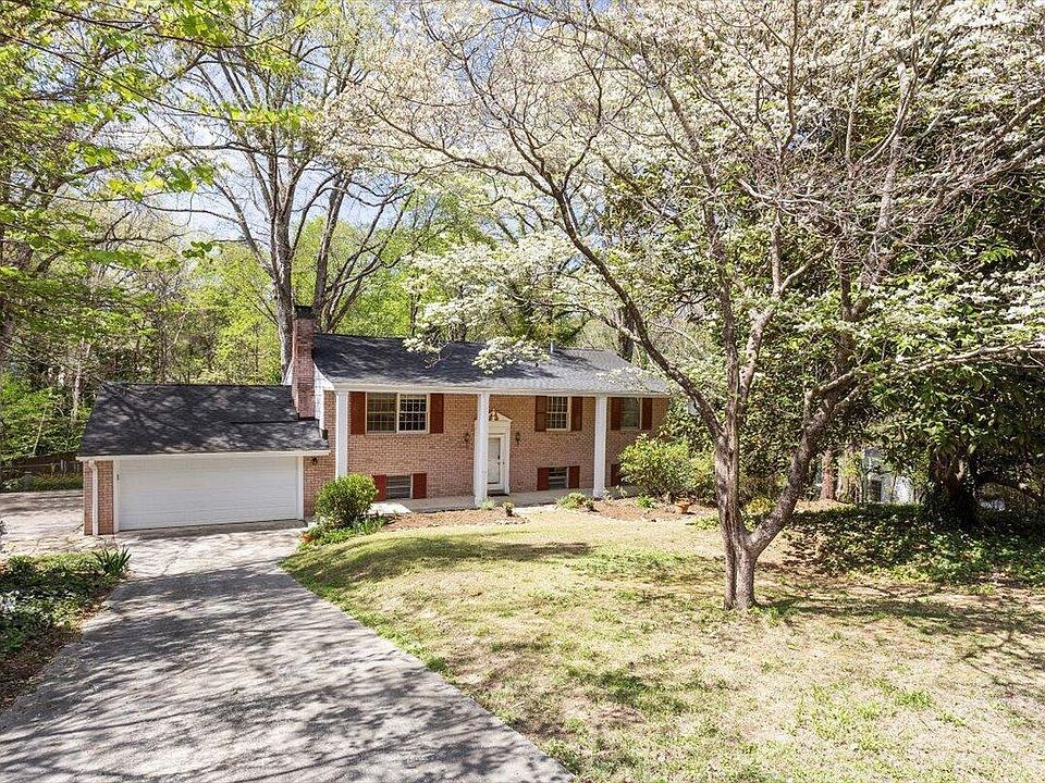 1st image of 4005 Balsam Dr