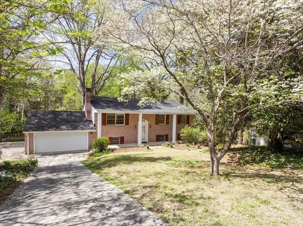 4005 Balsam Dr, Raleigh, NC 27612