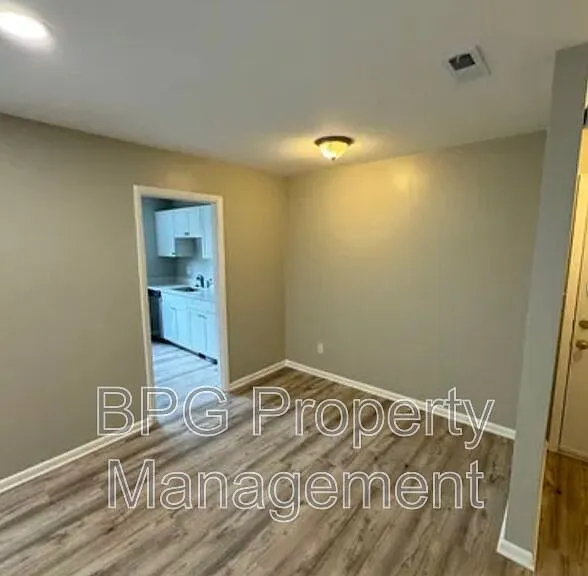 139 Green St #12 — Photo 7