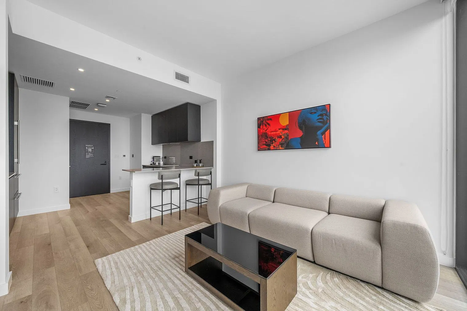 1 bed, 1.0 bath, 796 sqft, $8,672 — Photo 4