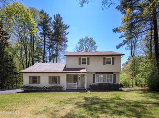61 Esopus Dr, Clifton Park, NY 12065