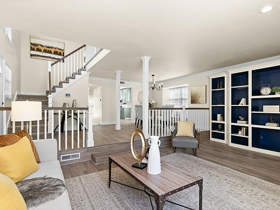 2nd image of 403 Avenida Del Roble