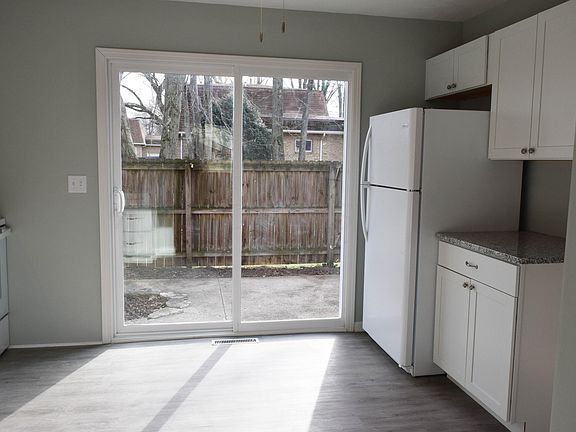 5th image of 357 E North St