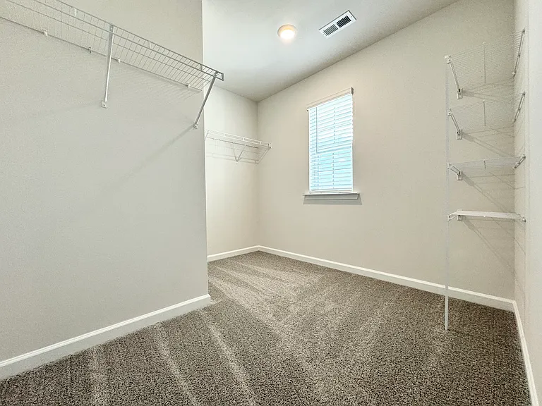 1650 Secrest Commons Dr — Photo 14