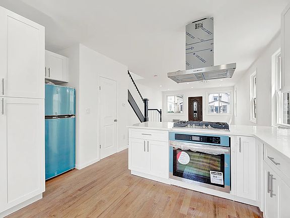 3rd image of 11528 146th St
