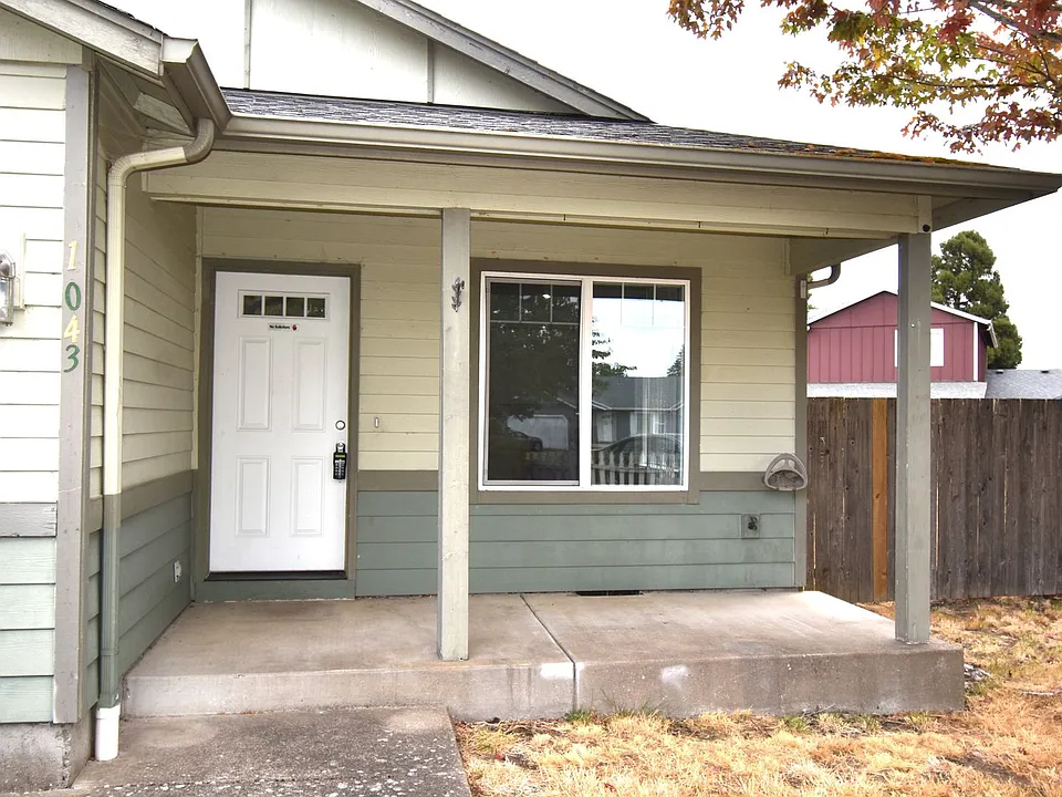 1043 Fuji Ln