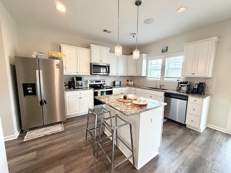 323 Alameda Ln — Photo 7