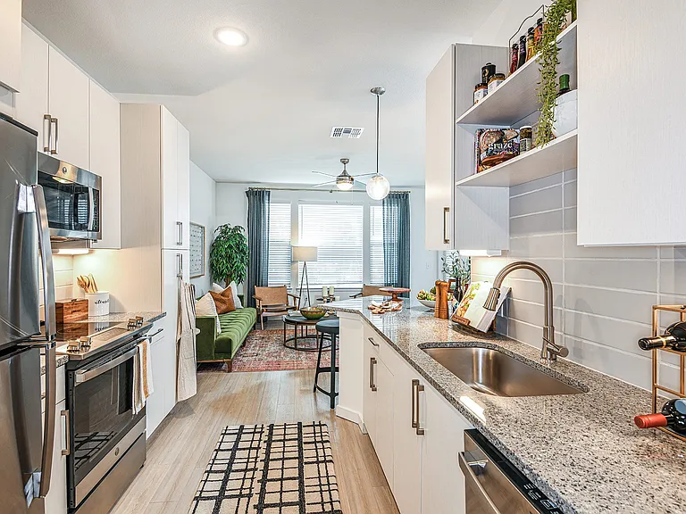 The Easton Riverview Apartments — Photo 17