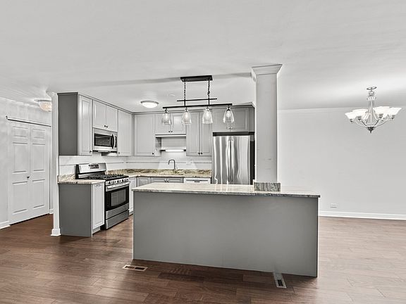 2nd image of 1240 Park Ave W APT 323