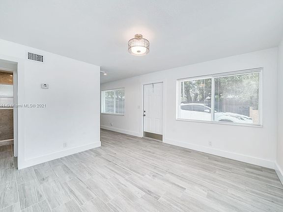 2nd image of 1948 Wiley St #5