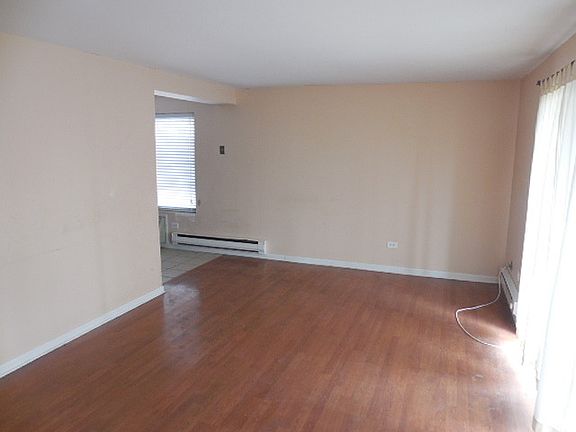 4th image of 410 Crescent Blvd APT 1A