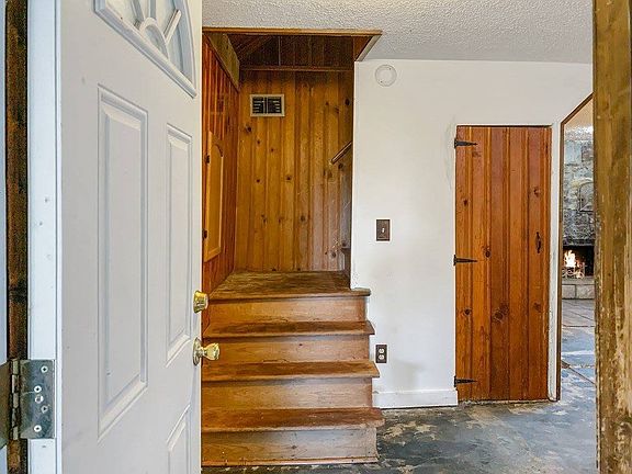 3rd image of 347 W Main St
