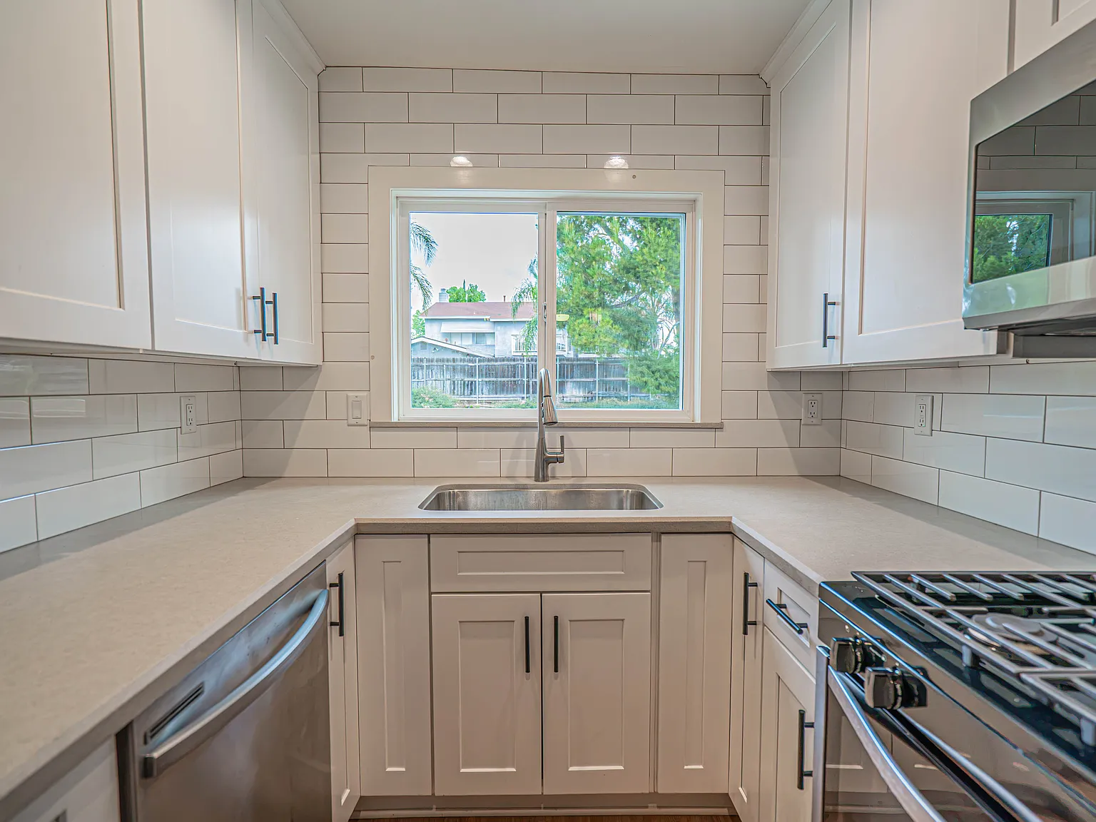 2 bed, 800 sqft, $2,495 — Photo 4