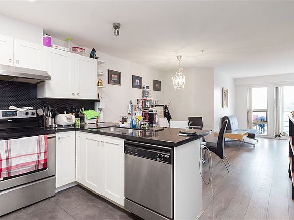 4th image of 4550 Fraser St #232